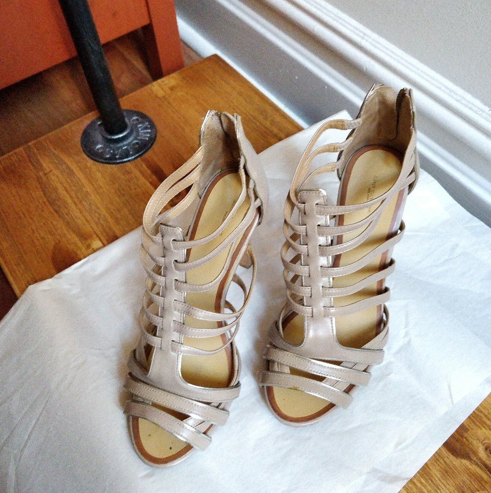 Ann Taylor, sz 7.5, nude stilettos w/zipper